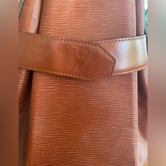 Louis Vuitton Kenyan Fawn EPI Leather Sac D’Epaule PM Bag - Picture 2 of 16